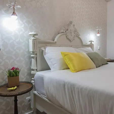 Lovelystay - Vintage Flat Near Santa Justa Elevator! Apartment *