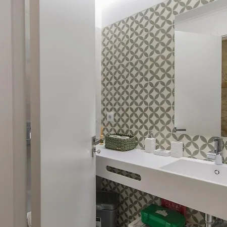 Lovelystay - Vintage Flat Near Santa Justa Elevator! Apartment *