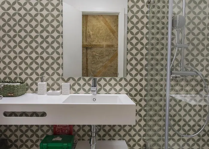 Lovelystay - Vintage Flat Near Santa Justa Elevator! Lisboa