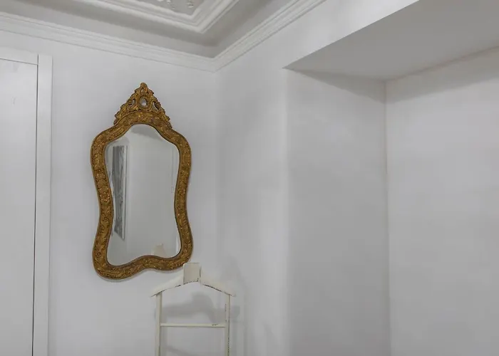 Lovelystay - Vintage Flat Near Santa Justa Elevator! Lizbona