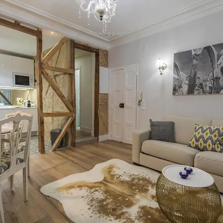 Apartamento Lovelystay - Vintage Flat Near Santa Justa Elevator! *