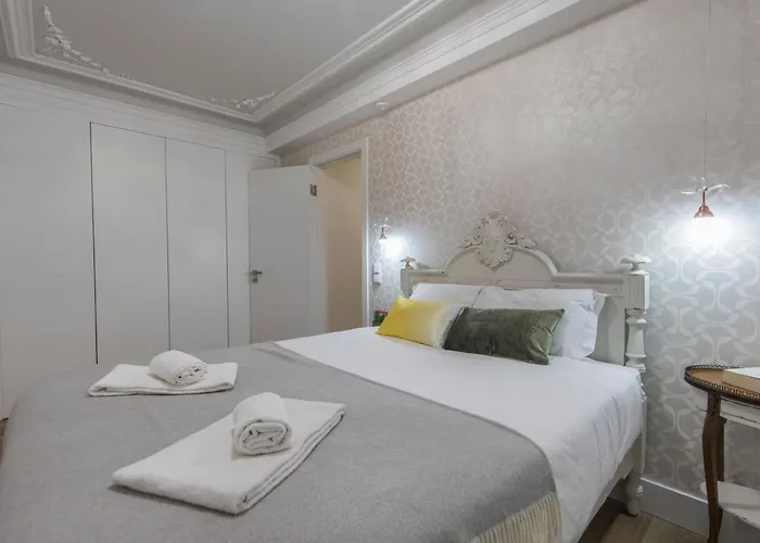 Lovelystay - Vintage Flat Near Santa Justa Elevator!