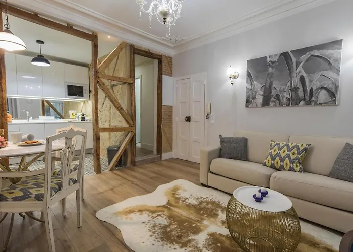 Апартаменты Lovelystay - Vintage Flat Near Santa Justa Elevator! *