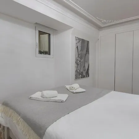 Lovelystay - Vintage Flat Near Santa Justa Elevator! Lisboa