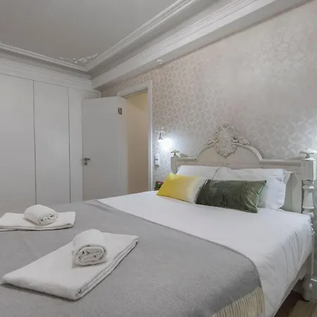 Lovelystay - Vintage Flat Near Santa Justa Elevator!