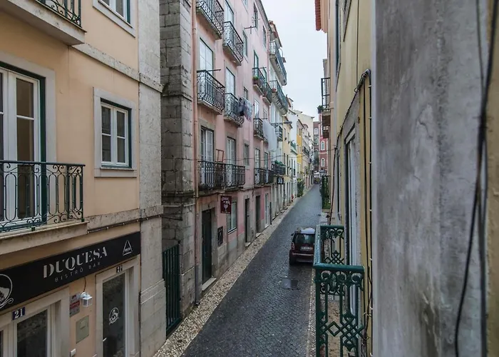 아파트 Lovelystay - Vintage Flat Near Santa Justa Elevator! 리스본