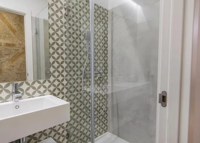 Lovelystay - Vintage Flat Near Santa Justa Elevator! 아파트 *