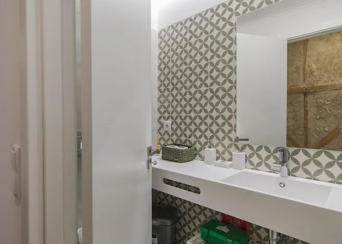 Lovelystay - Vintage Flat Near Santa Justa Elevator! 아파트 *