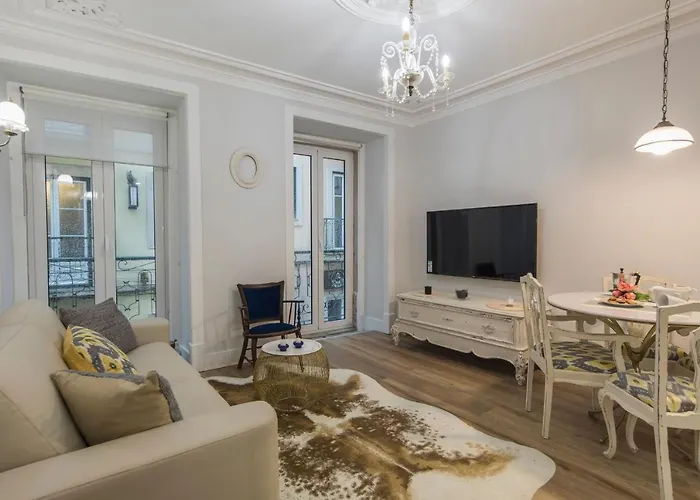 Lovelystay - Vintage Flat Near Santa Justa Elevator!
